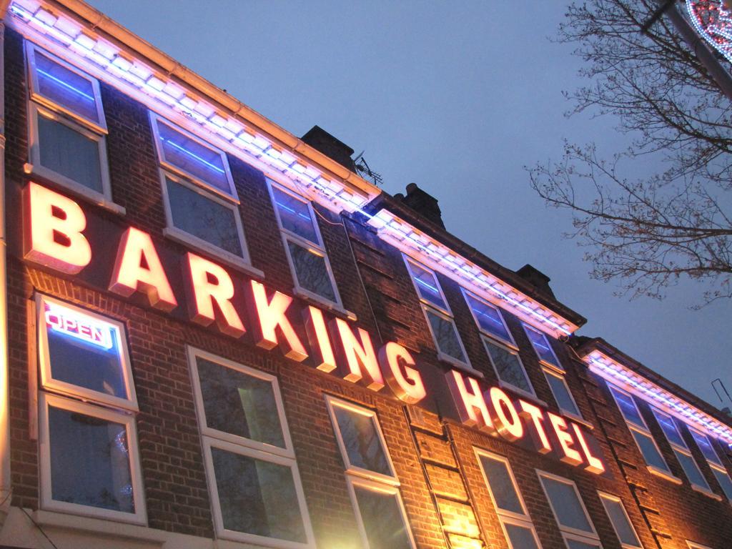 فندق Barking باركنغ المظهر الخارجي الصورة